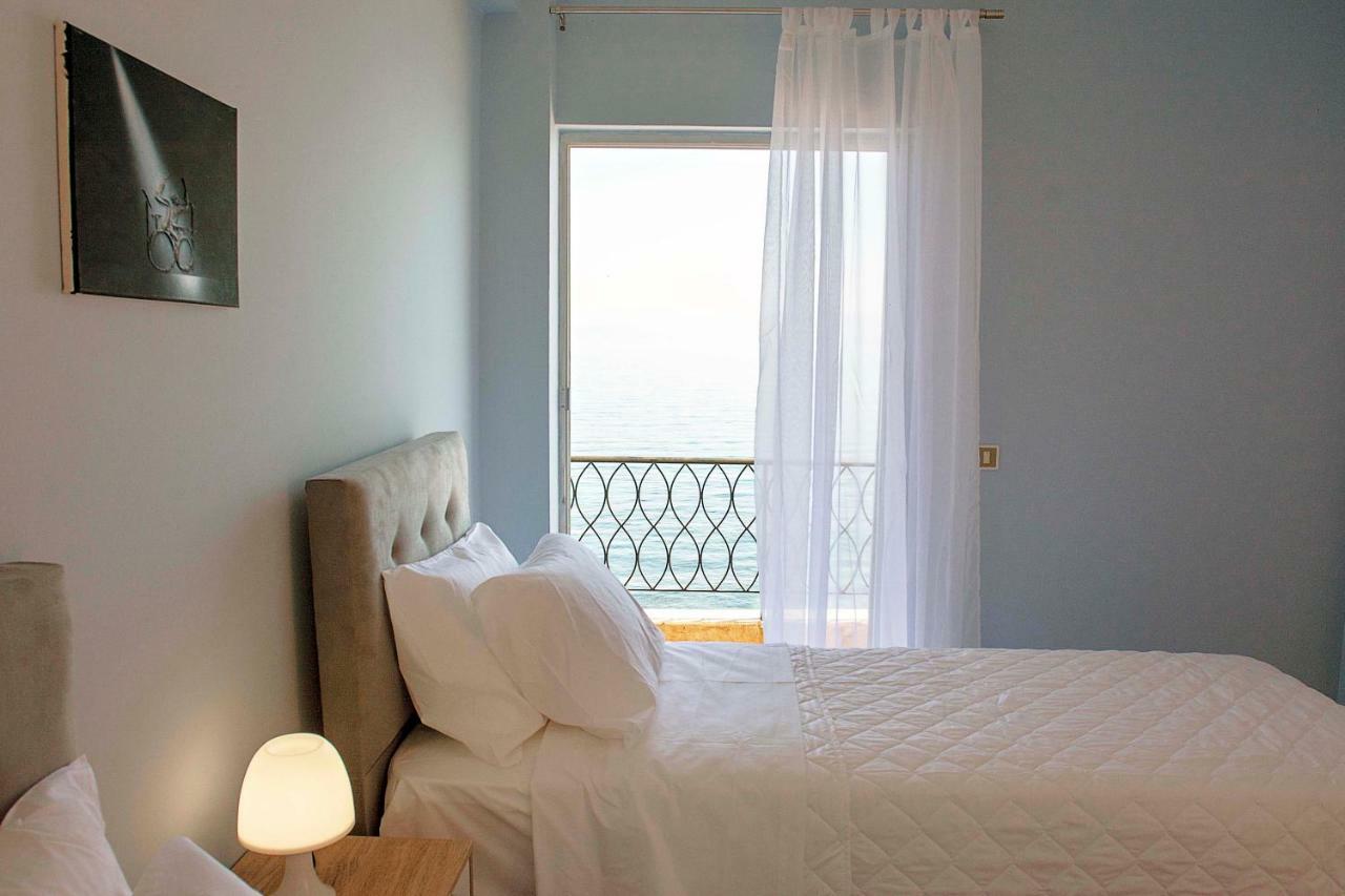 T8 Apartment On The Beach Benitses  Exterior photo
